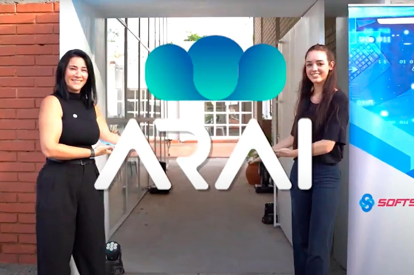 Equipo de Arai durante el lanzamiento de la primera Chromebook paraguaya